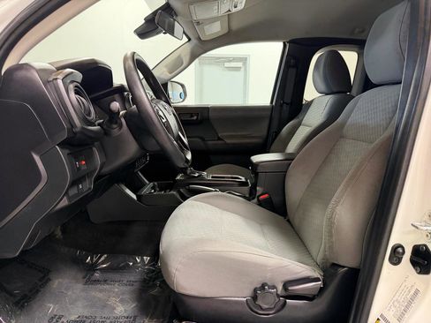 Used 2022 Toyota Tacoma SR image 13