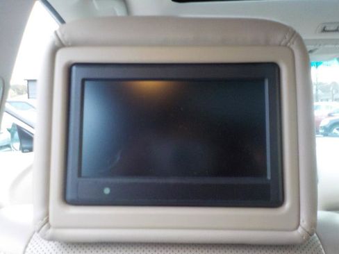 Used 2016 Nissan Pathfinder Platinum w/ Family Entertainment Package image 23