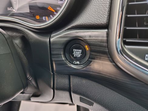 Certified 2021 Jeep Grand Cherokee Laredo image 31