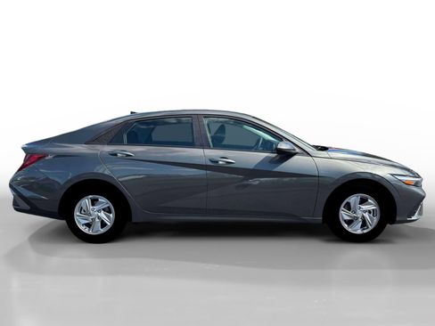 New 2026 Hyundai Elantra SE image 9