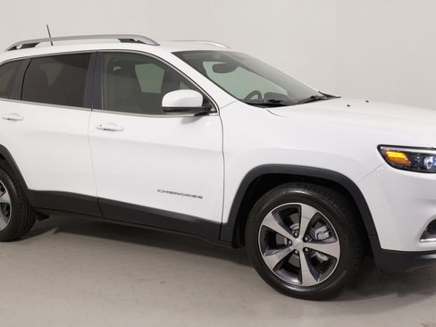 Used 2019 Jeep Cherokee Limited image 9
