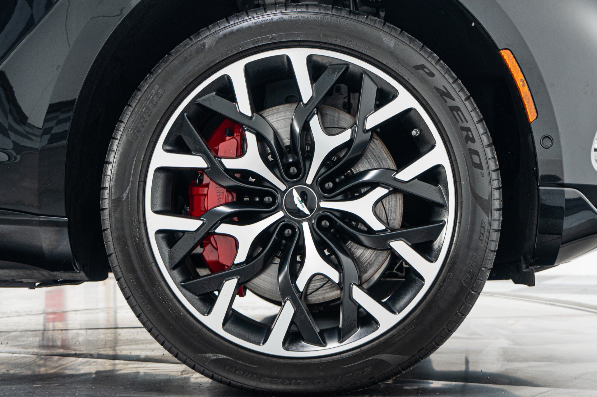 Used 2021 Aston Martin DBX AWD/4WD image 43