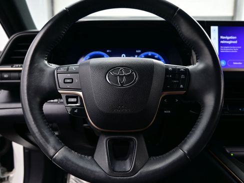 Used 2023 Toyota Crown AWD/4WD image 23