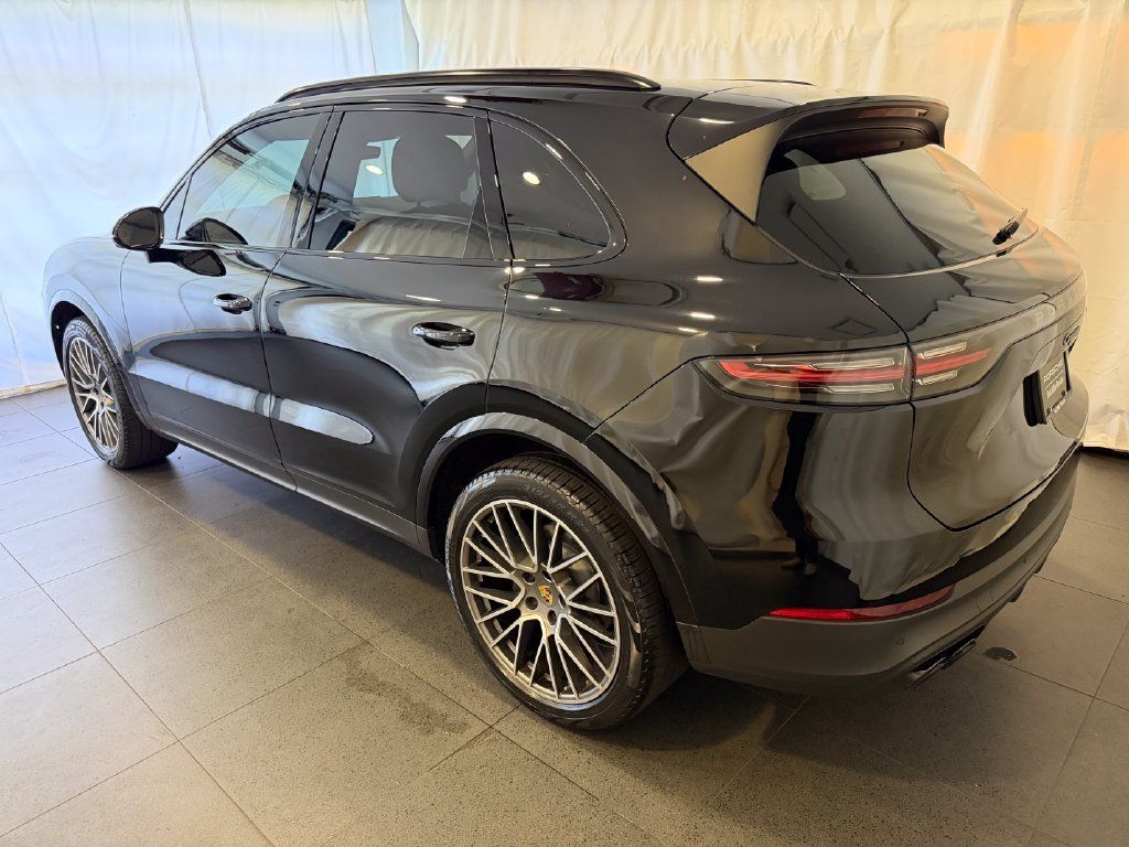 Certified 2023 Porsche Cayenne Platinum Edition AWD/4WD image 3