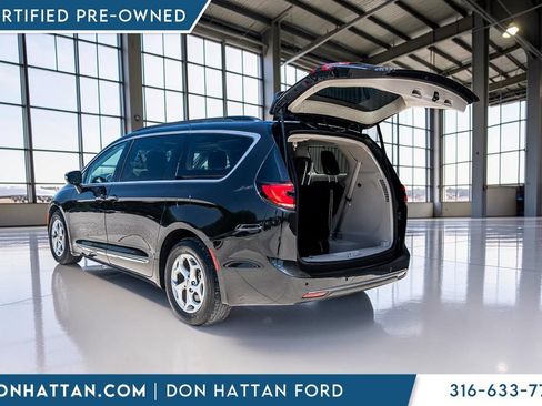 Used 2023 Chrysler Pacifica Limited FWD image 27