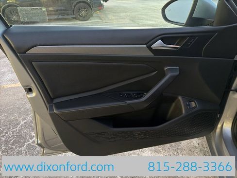 Used 2024 Volkswagen Jetta SE image 22