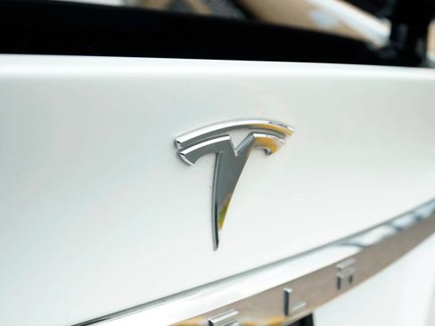 Used 2020 Tesla Model X Long Range AWD/4WD image 16