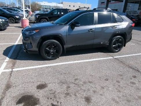 Used 2019 Toyota RAV4 XSE image 3