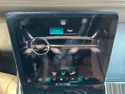 Used 2025 Cadillac Escalade Premium Luxury RWD image 35