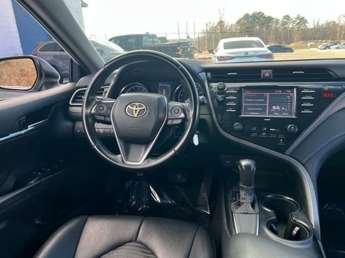 Used 2020 Toyota Camry SE image 15