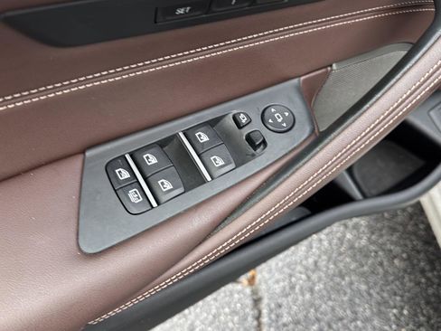 Used 2022 BMW 530i w/ Executive Package image 29