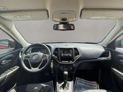 Used 2018 Jeep Cherokee Latitude FWD image 12