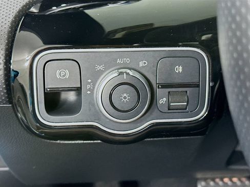 Used 2025 Mercedes-Benz CLA 250 4MATIC w/ AMG Night Package image 19