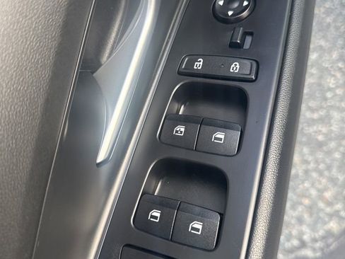 Used 2023 Hyundai Elantra SEL w/ Preferred Accessory Package image 11