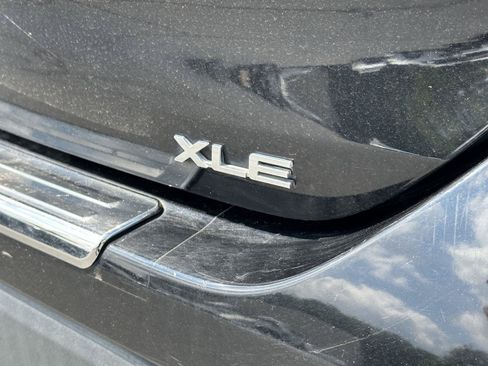 Used 2022 Toyota Highlander XLE FWD image 10
