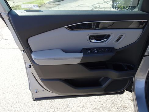 Used 2025 Honda Pilot EX-L image 13