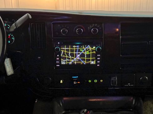 Used 2016 Chevrolet Express 2500 RWD image 18
