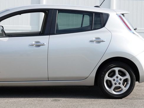 Used 2011 Nissan Leaf SL FWD image 13
