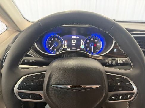 Used 2024 Chrysler Pacifica Limited FWD image 6