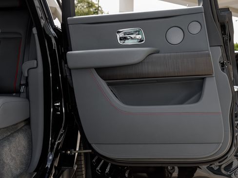 Certified 2023 Rolls-Royce Cullinan image 33