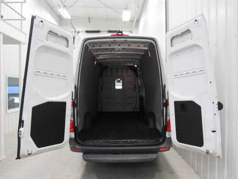 Used 2021 Mercedes-Benz Sprinter 2500 image 14