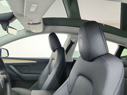 Used 2023 Tesla Model Y Long Range image 33