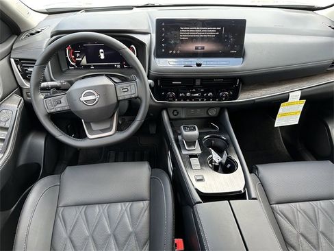 New 2025 Nissan Rogue Platinum w/ Platinum Premium Package image 18
