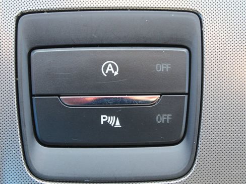 Used 2024 Ford Edge Titanium image 37