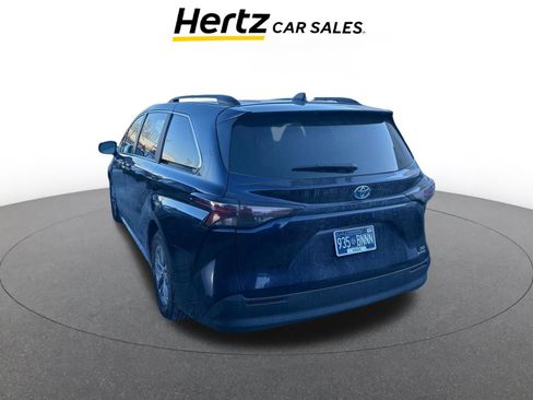Used 2024 Toyota Sienna XLE image 3