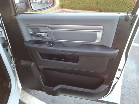 Used 2022 RAM 1500 Classic SLT AWD/4WD image 23