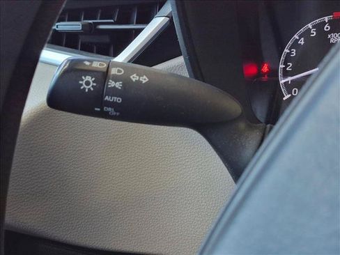 Used 2020 Toyota Corolla LE w/ Carpet Mat Package (TMS) FWD image 11