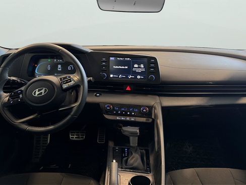 Used 2025 Hyundai Elantra Sport FWD image 13