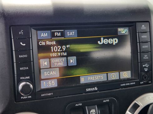 Used 2013 Jeep Wrangler Sahara w/ Connectivity Group AWD/4WD image 32