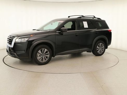 Used 2022 Nissan Pathfinder SV AWD/4WD image 13