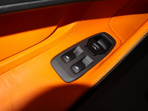 Used 2016 McLaren 570S Coupe RWD image 17