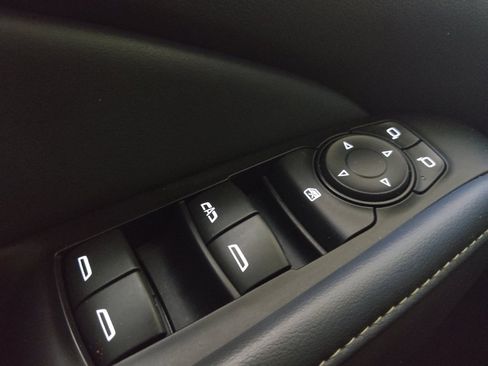 Used 2021 Buick Enclave Essence FWD image 27
