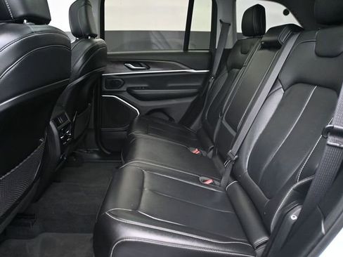 Used 2022 Jeep Grand Cherokee Limited w/ Trailer Tow Prep Group (B) image 11