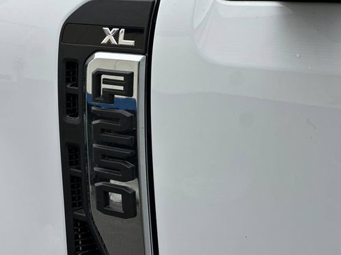 New 2026 Ford F250 XL w/ XL Chrome Package RWD image 20