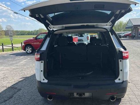 Used 2018 Chevrolet Traverse LT FWD image 11