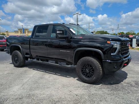 Used 2025 Chevrolet Silverado 2500 ZR2 AWD/4WD image 2