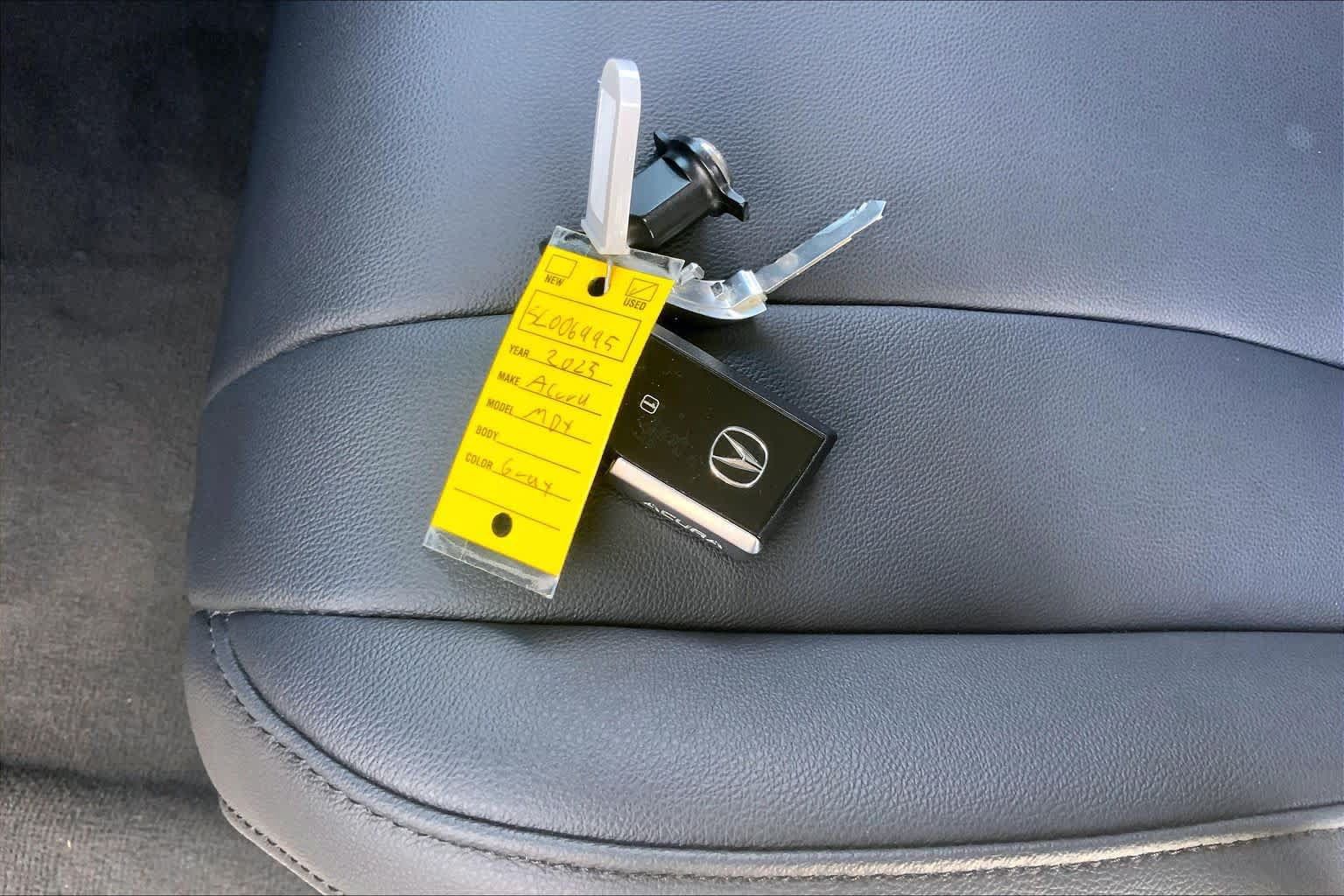 Used 2025 Acura MDX FWD image 15