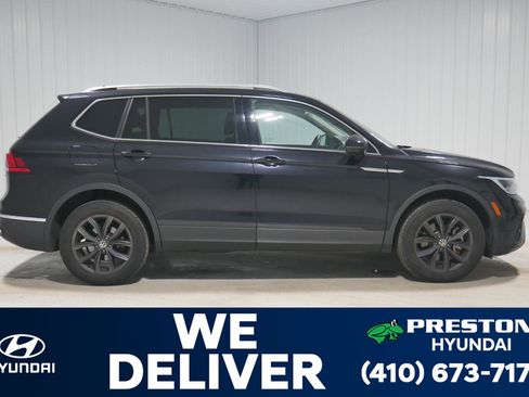Used 2022 Volkswagen Tiguan SE w/ Panoramic Sunroof Package image 4