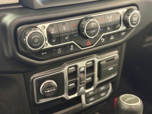 Certified 2021 Jeep Gladiator Overland image 23