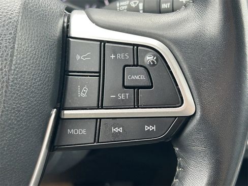 Used 2023 Toyota Highlander XLE image 40