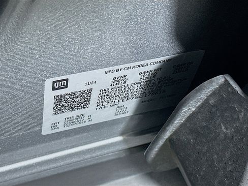 Used 2025 Chevrolet Trax LS image 12