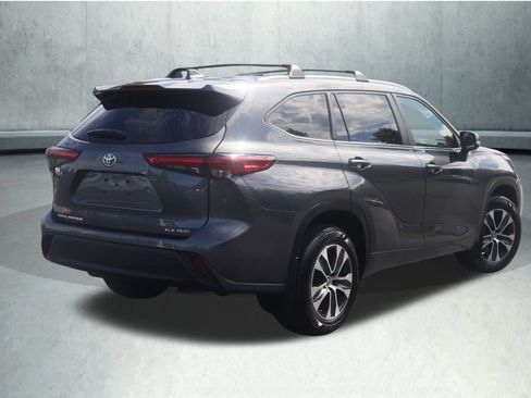 Used 2023 Toyota Highlander XLE AWD/4WD image 21