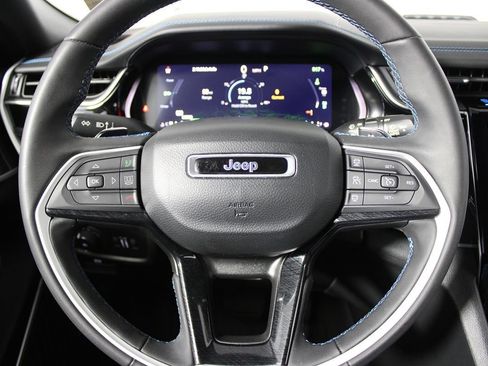 Used 2022 Jeep Grand Cherokee Trailhawk AWD/4WD image 16