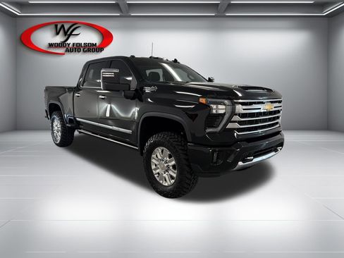 Used 2025 Chevrolet Silverado 2500 High Country w/ Technology Package AWD/4WD image 3