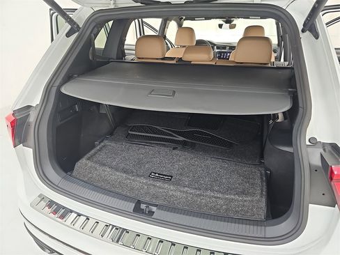 Used 2022 Volkswagen Tiguan SE R-Line image 20