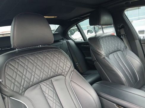 Used 2021 BMW M550i xDrive w/ Executive Package AWD/4WD image 16